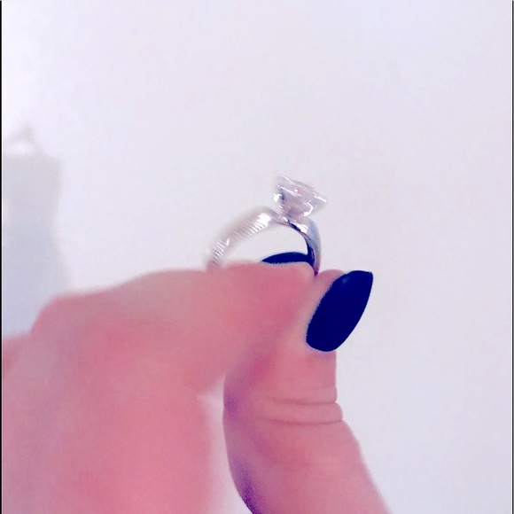 Sparkling Divine 7mm Round CZ Stone Solitaire Engagement Ring Silver Band 7.5 /8 - Picture 14 of 16